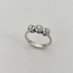 Anello Trilogy Classico in Oro Bianco con Diamanti