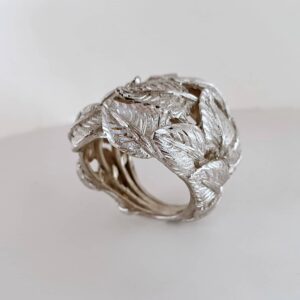 Anello in Argento 925‰ fatto a mano con foglie incise a bulino