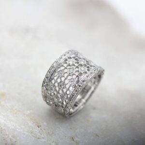 Anello in Oro Bianco con Diamanti Naturali Lavorazione Fiorentina a rete