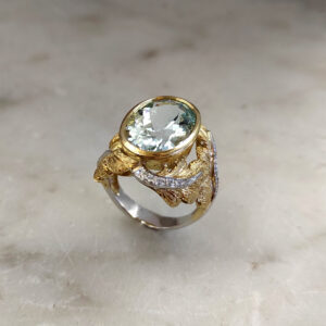 Anello in Oro con Acquamarina e Diamanti Naturali Foglie incise