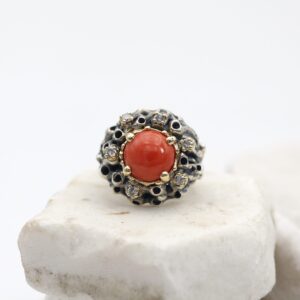 Anello in argento castone in oro con Corallo e Diamanti